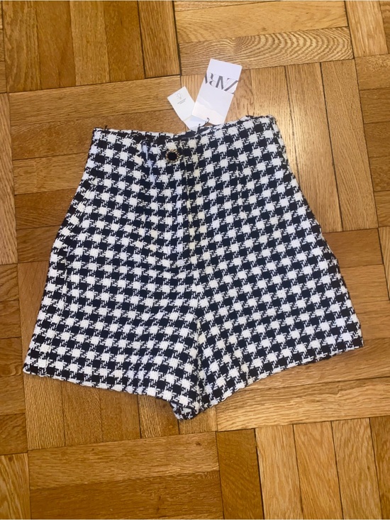 Zara Pants - Zara Black & White Houndstooth High-Waist Shorts